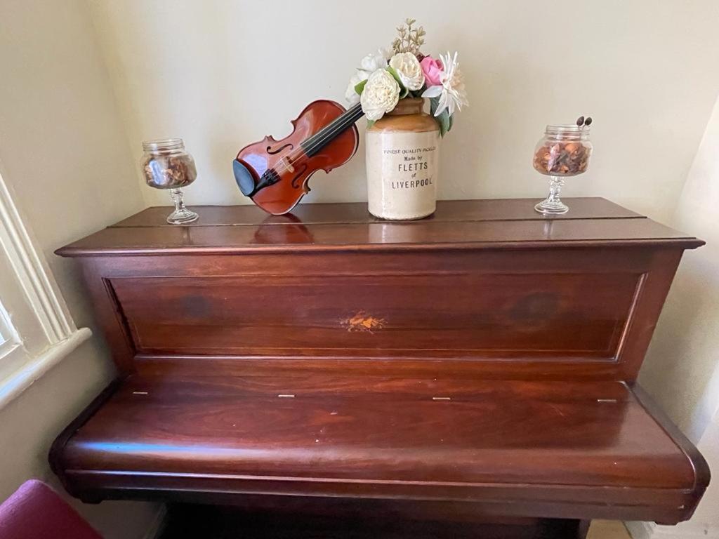 Room In Family Home Near Penny Lane ليفربول المظهر الخارجي الصورة