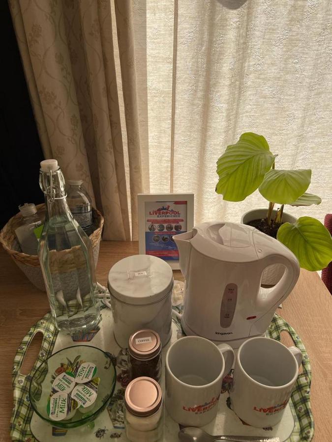 Room In Family Home Near Penny Lane ليفربول المظهر الخارجي الصورة